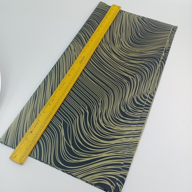 Plastic gift sheets-black with golden curve -22.5*22.5 in -20 sheets - EKPS0024