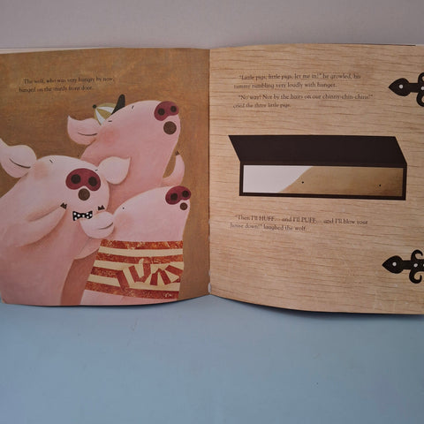 The Three Little Pigs - BKLT50660
