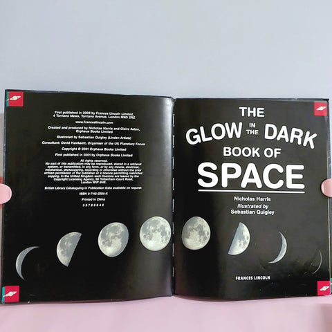 The Glow Dark Book Of Space - BKLT50828