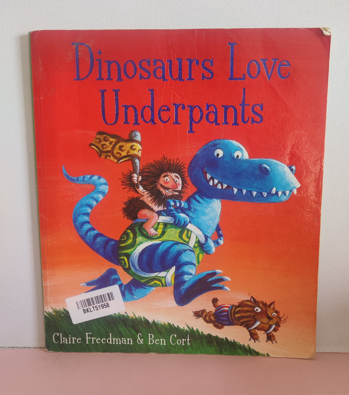 Dinosaurs Love Underplant - BKLT51958