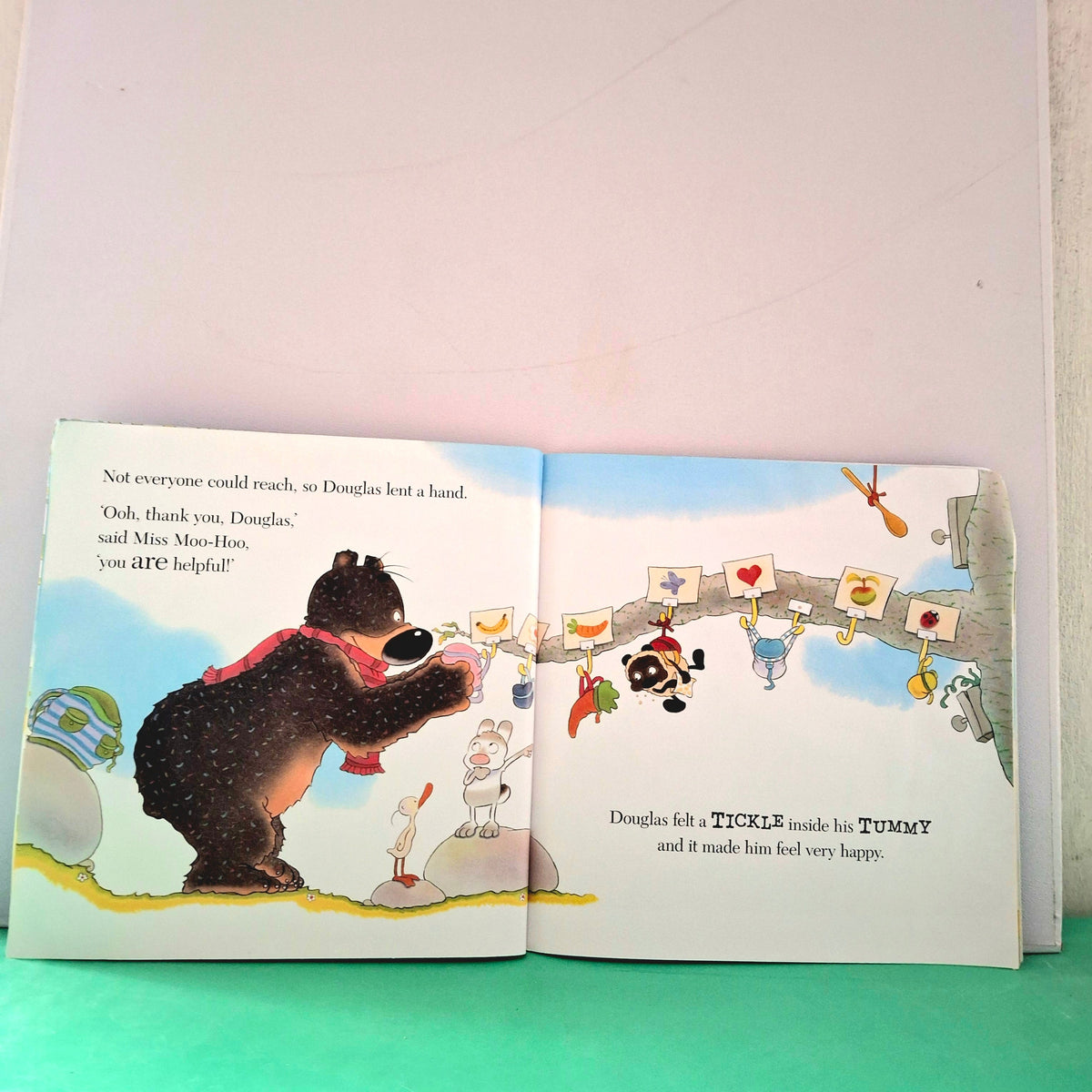 Hugless Douglas Goes To Little School - BKLT52107