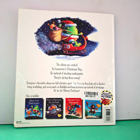 Aliens Love Pandas Claus - BKLT52117