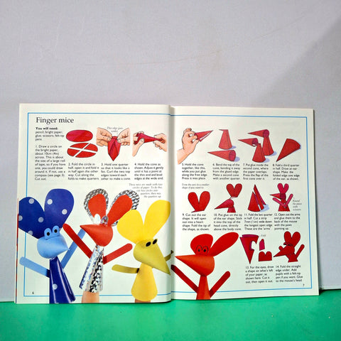 The Usborne Book Of Puppets - BKLT52121