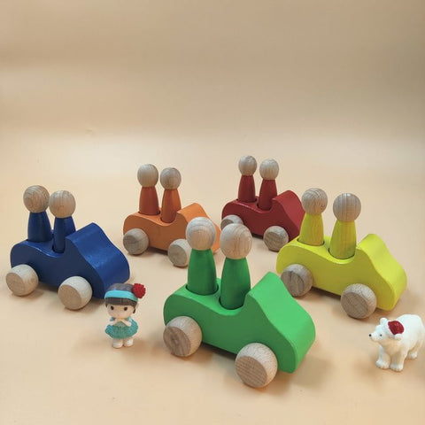 Extrokids Wooden 1 Car With 2 Peg Doll Set Toy - 1 pc RANDOM COLOR WILL BE SHIPPED - EKT1923
