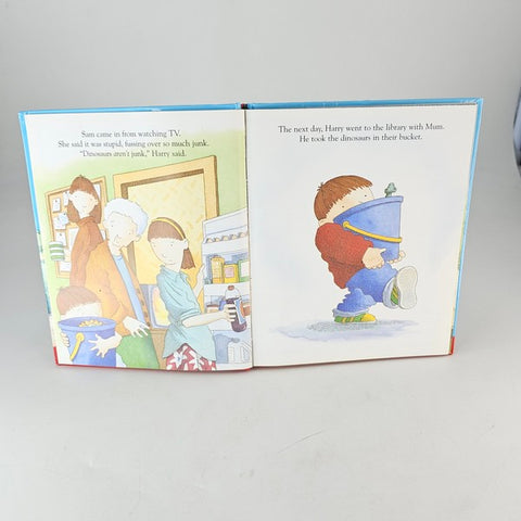 Harry And The Buketful A Dinosaurs - BKLT40804