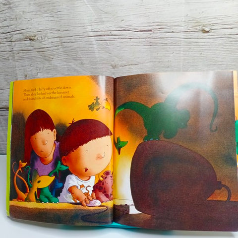 Harry And The Dinosars Go Wild  - BKLT41081