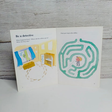 The Detertive Hand Book - BKLT41435