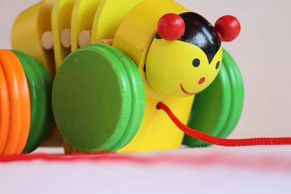 Caterpillar Pull Along - 1 pc random color will be shipped - EKT2220